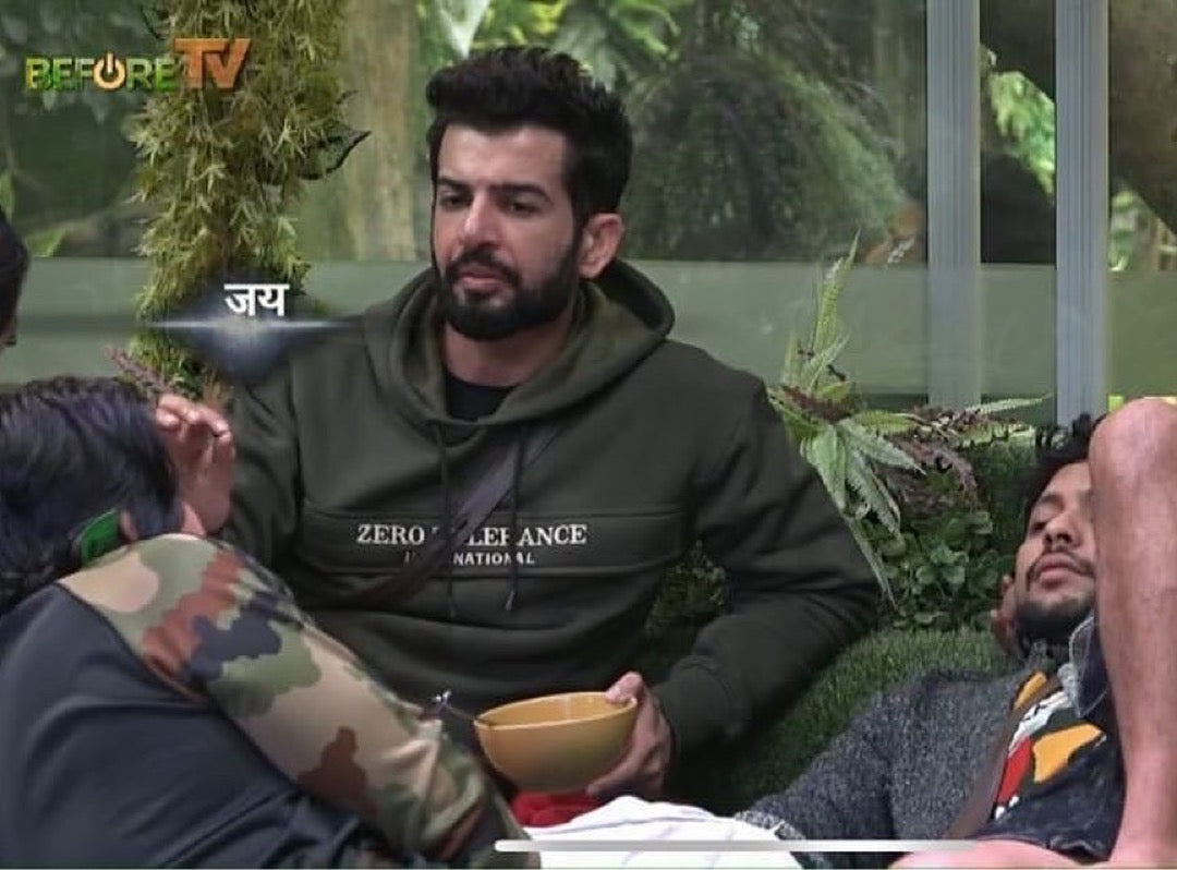 Revolution hoodie (Pre-order)