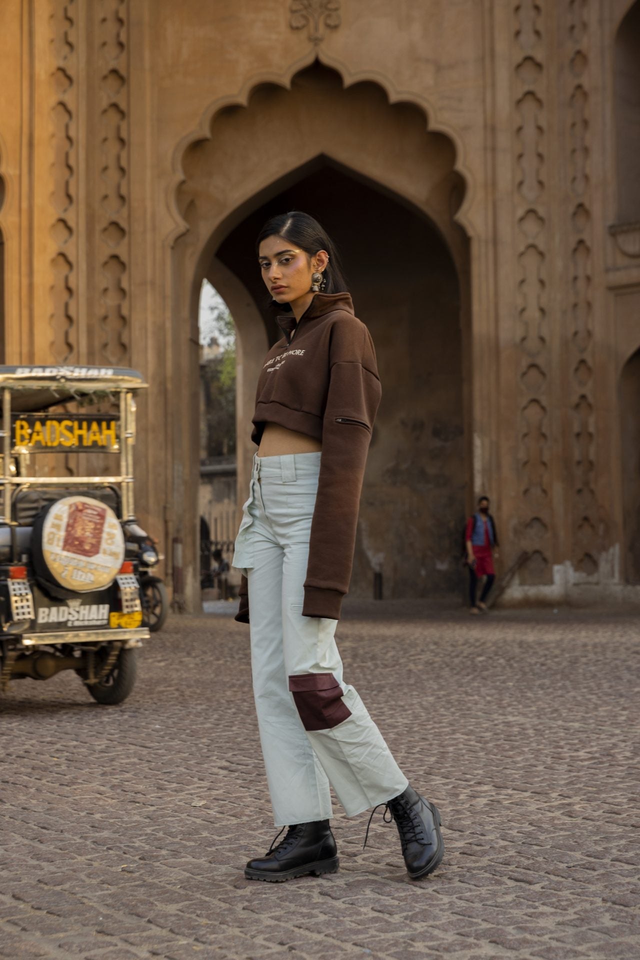 STREET QUEEN CROPPED TOP